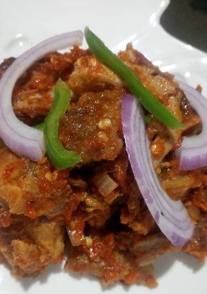 A picture of Diced chicken pepper sauce.