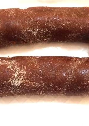 Una foto de Rollo de ate de guayaba relleno