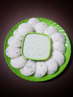 રવા ઈડલી (Rava Idli Recipe In Gujarati) રેસીપી મુખ્ય ફોટો