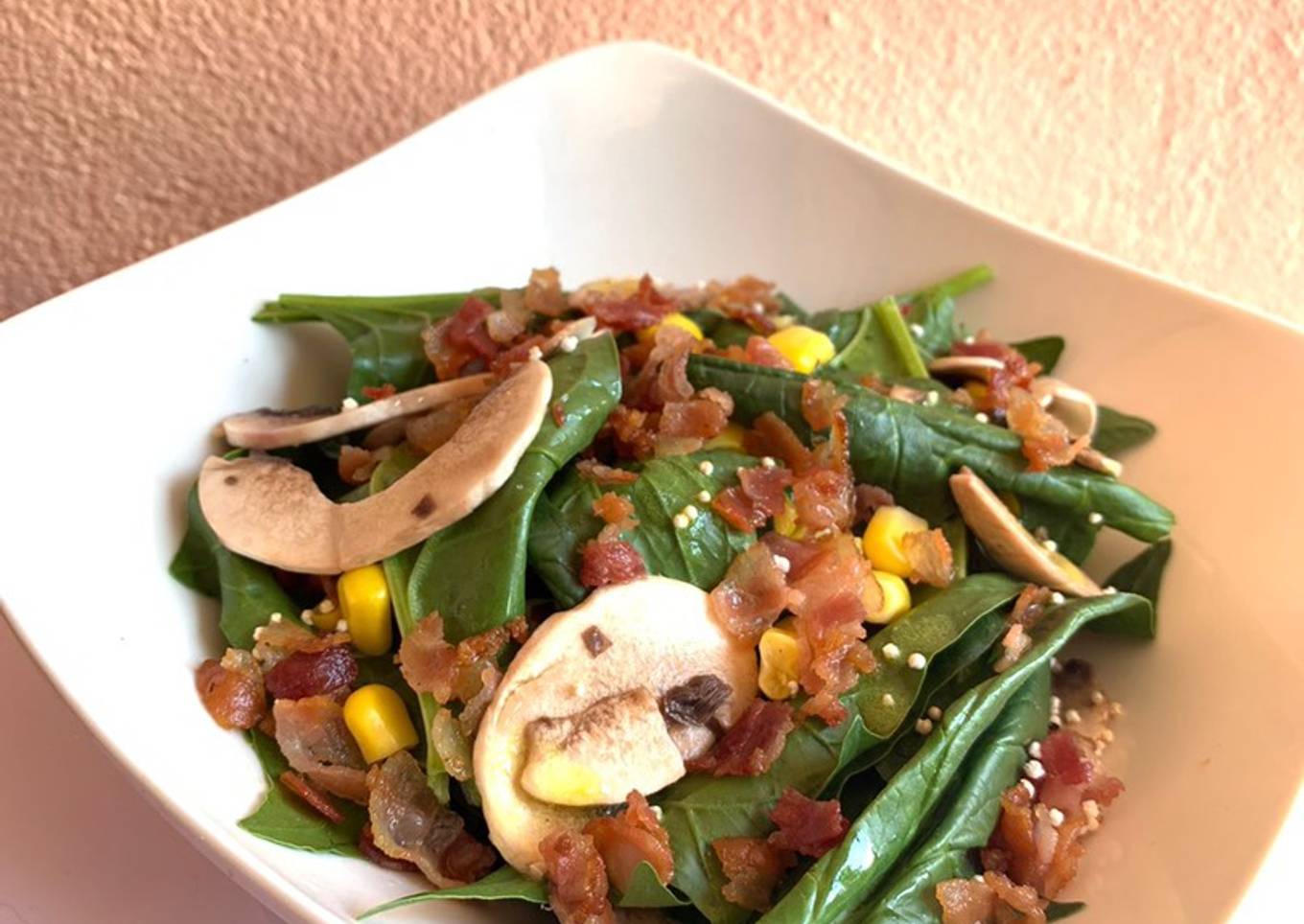 Ensalada de espinacas con tocino