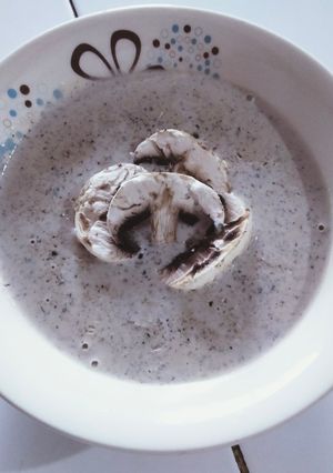 Una foto de Platillo cremoso de champiñones 🍄☄️(Crema de champiñones)