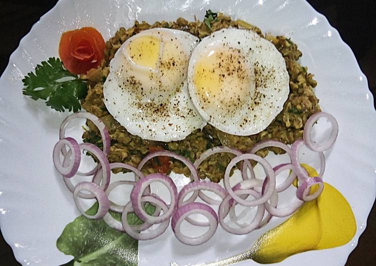 Sprouted moong fry with egg poach