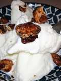 Gelato al fior di latte con croccante di mandorle al rum