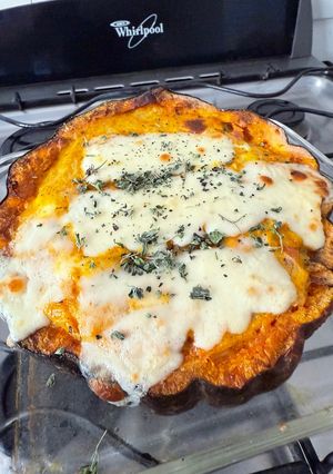 Una foto de Calabaza | zapallo cabutia con relleno cremoso de jamón y queso 🧡🧀🧅