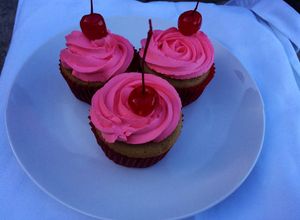 Una foto de Muffins de moka con topping de crema batida