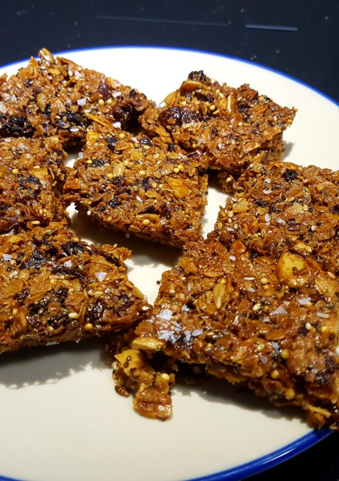Una foto de Galletas flapjack de avena con miel y semillas