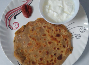 A picture of Stuffed Aloo Paneer Paratha.