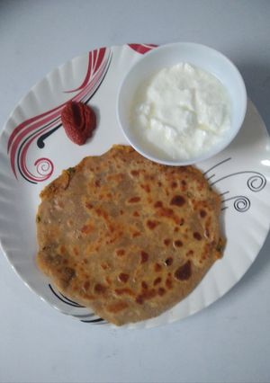 A picture of Stuffed Aloo Paneer Paratha.