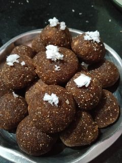 নারকেল লাড্ডু (narkel ladoo recipe in bengali) রেসিপির প্রধান ছবি