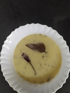ગુજરાતી કઢી(gujarati kadhi in Gujarati) રેસીપી મુખ્ય ફોટો