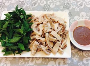 Hình của món Dạ dày heo chấm mắm tôm.