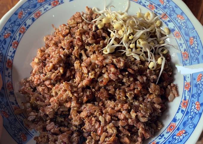 7. Nasi Merah Goreng