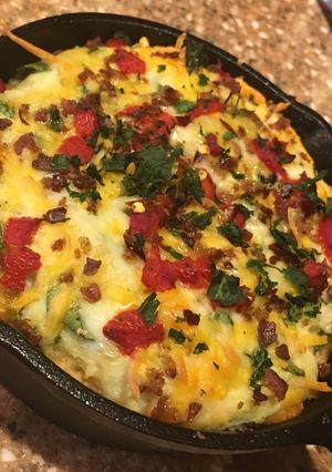 A picture of Skillet Pizza with Crab for one.