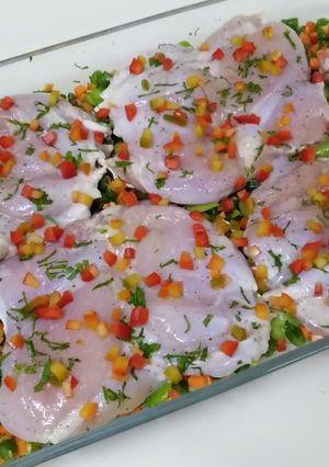 Una foto de Pollo con verduras al horno