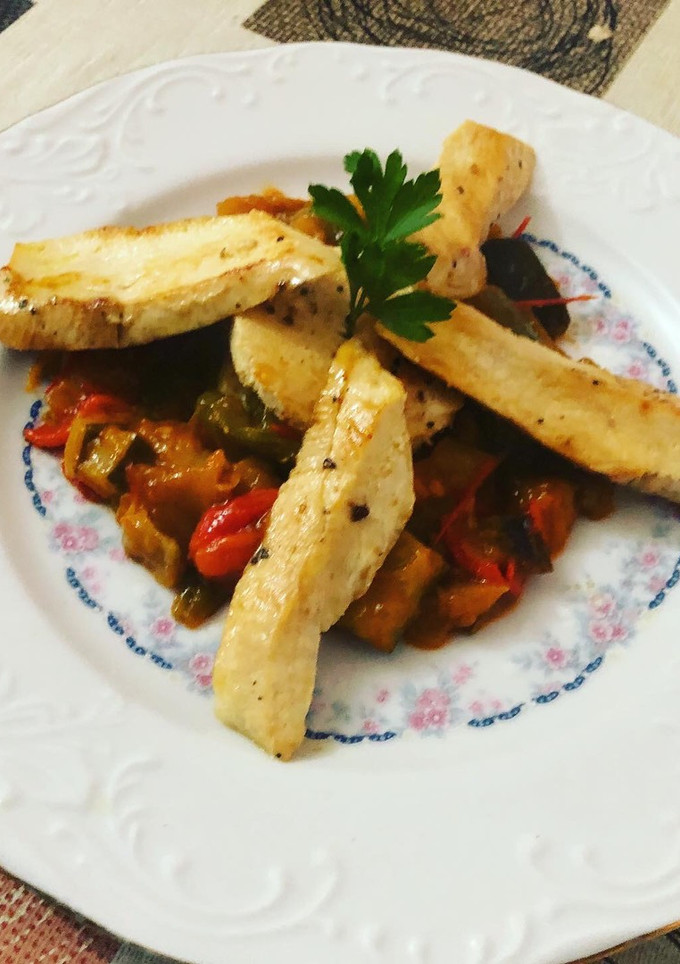 Una foto de Pechugas de pollo a la plancha con panache de verduras