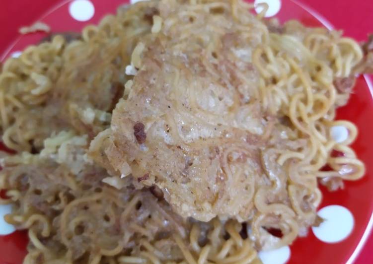 Langkah Mudah untuk Menyiapkan Omelet Mie, telor yang Lezat