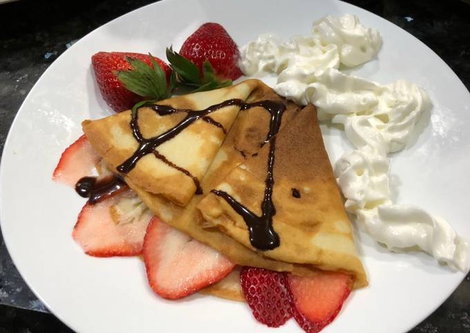 Cách thực hiện bánh crepe cuộn trái ngược cây
