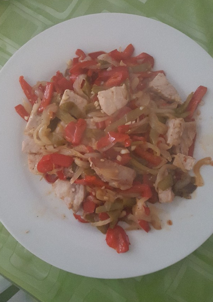 Una foto de Atún con verduras