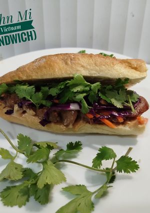 Foto resep Chicken Banh Mi (Vietnamese Chicken Sandwich)