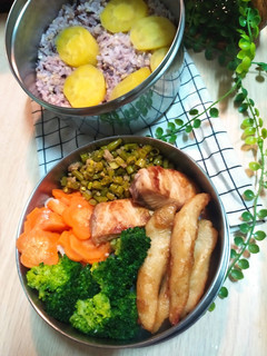 菲力鮭魚排食蔬便當 的食譜成品照片