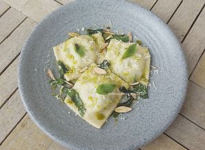 Foto resep Spinach & Ricotta Cheese Ravioli
