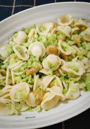 Una foto de Orecchiette con arroz de brócoli al ajillo