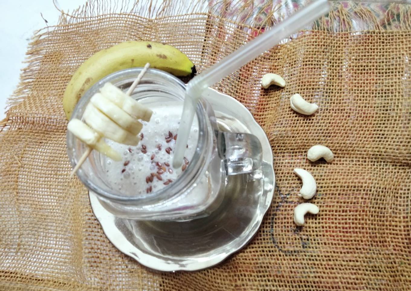 Banana smoothie - Banana and cashew nut smoothie