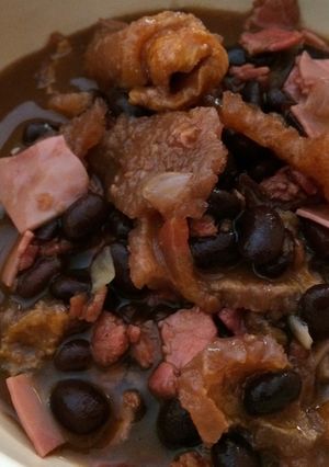A picture of Frijoles Charros.