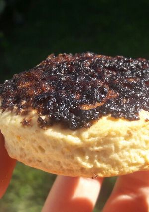 Una foto de Galletitas de naranja y mandarina tipo tortitas negras🍊