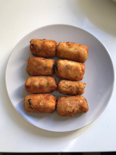 Una foto de Croquetas de caldo y pollo
