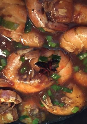Hình của món Tôm rim vị hồi.