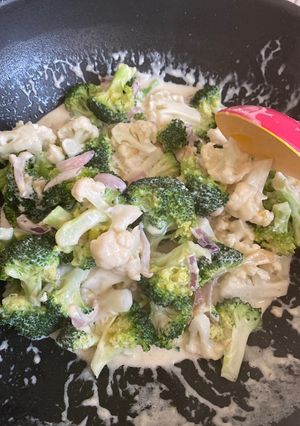 A picture of Creamy butter broccoli.