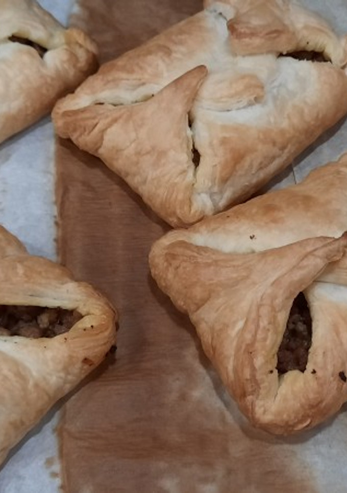 Una foto de Hojaldre relleno de carne picada