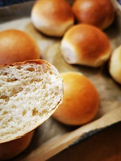 Vajas tejes zsemle recept fotója