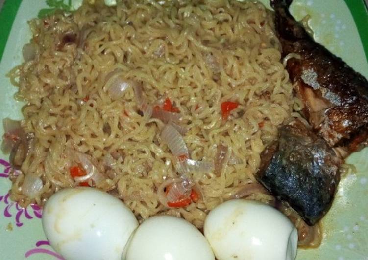 Peppered noodles with fried fish