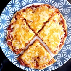 A picture of Cheese burst pan pizza🍕.
