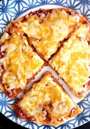 A picture of Cheese burst pan pizza🍕.