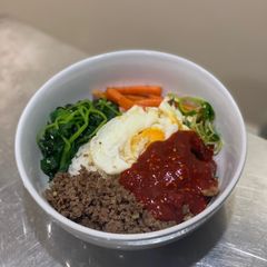 A picture of Beef Bibimbap(Korean rice bowl).