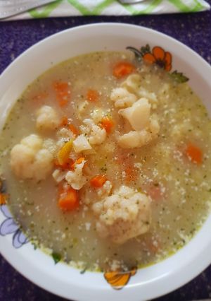 Karfiolleves grízgaluskával, átgondolva recept fotója