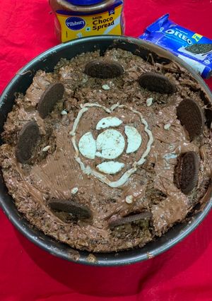 A picture of Eggless chocolate cake decorated with Oreo.