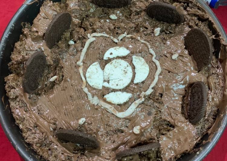 Eggless chocolate cake decorated with Oreo