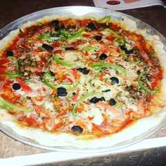 A picture of Pizza clásica a la napolitana.