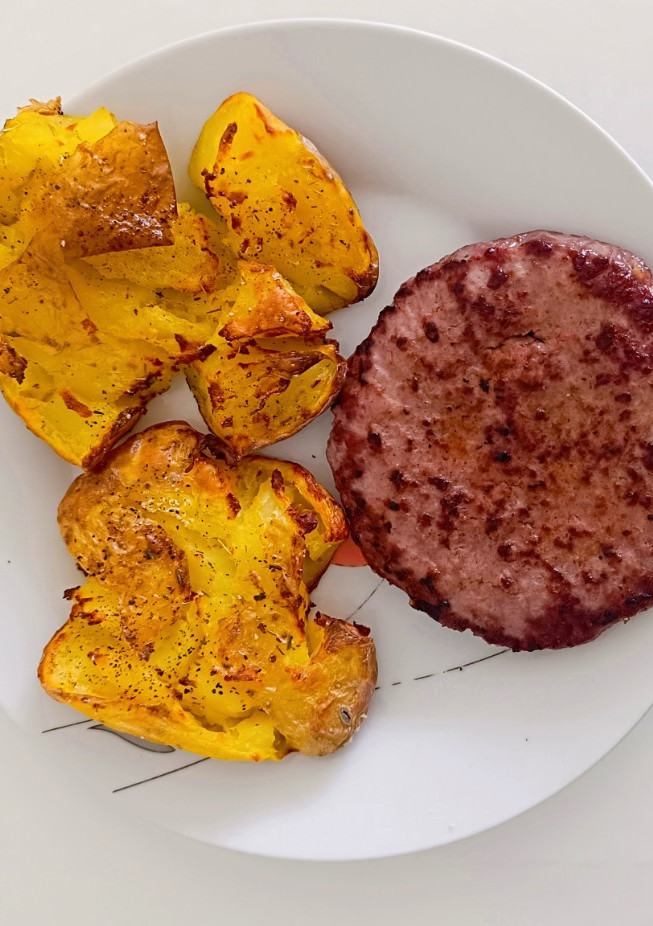 Una foto de Patatas asadas distintas