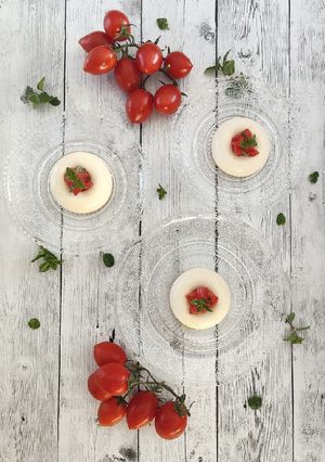 Foto di Panna cotta con pomodorini e origano