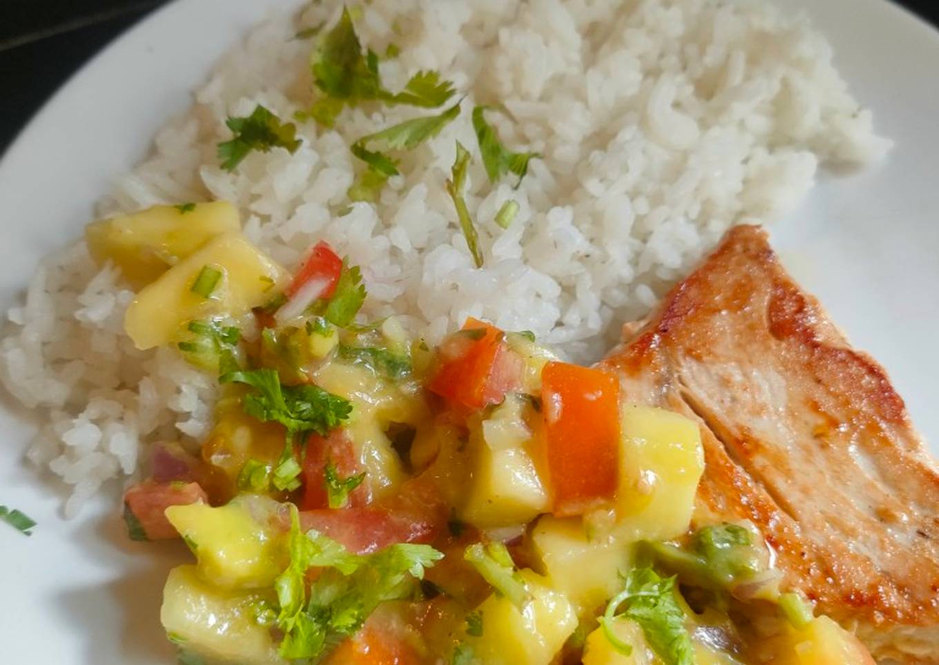 Grilled tuna with coconut rice and mango salsa