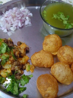 પાણી પૂરી (Pani puri recipe in gujarati) રેસીપી મુખ્ય ફોટો