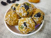 A picture of pumpkin seeds laddu