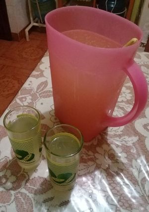 Una foto de Agua de limón 🍋🍹🍋