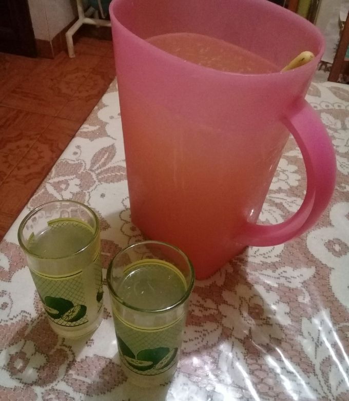 Una foto de Agua de limón 🍋🍹🍋