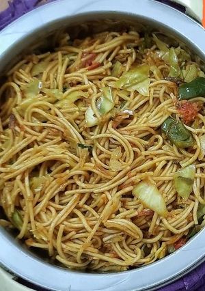 वेजिटेबल चाऊमिन (Vegetable chowmein recipe in hindi) रेसिपी मुख्य फोटो